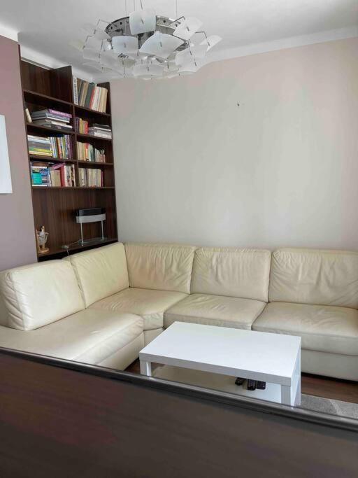 Priestranny 3 Izb. Apartman V Centre S Parkovanim. 班斯卡-比斯特里察 外观 照片