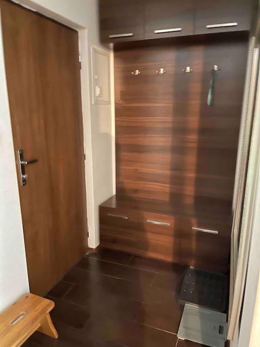 Priestranny 3 Izb. Apartman V Centre S Parkovanim. 班斯卡-比斯特里察 外观 照片