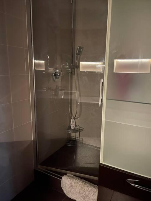 Priestranny 3 Izb. Apartman V Centre S Parkovanim. 班斯卡-比斯特里察 外观 照片